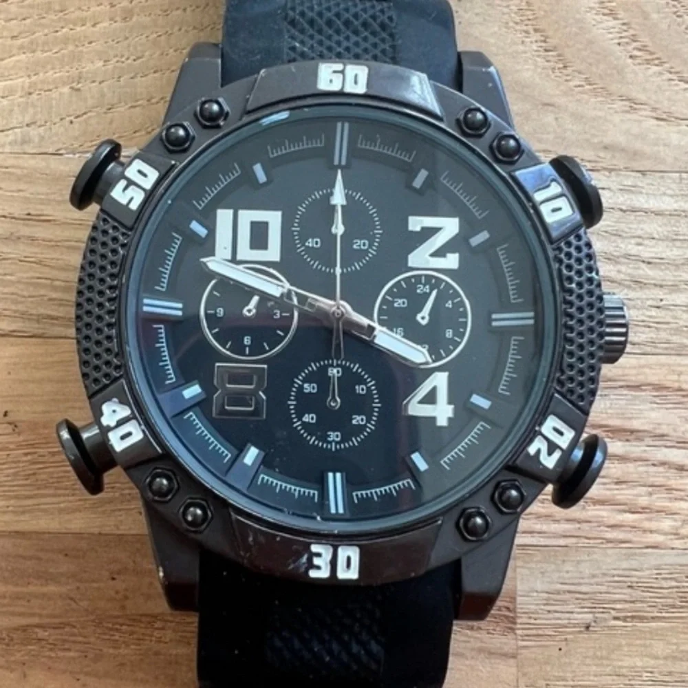 Unbranded mens black fashion watch NEW BATTERY